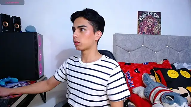 OwenBluee online show from December 2, 2025, 6:30 am