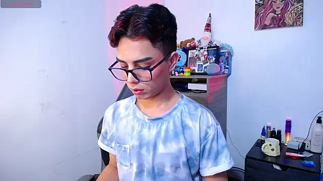 OwenBluee online show from January 13, 2026, 5:02 am