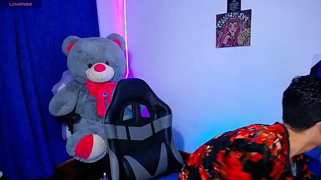 OwenBluee online show from June 15, 2026, 6:04 am