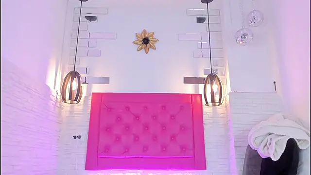 mia six66 online show from February 4, 2025, 11:38 am