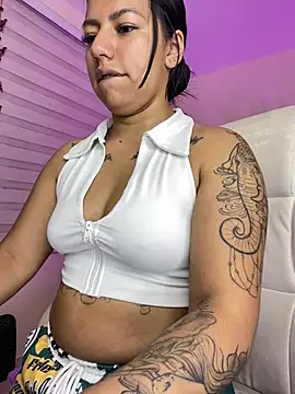 Snapshot of Ivann4 chatting on January 15, 2025, 6:19 pm Ivann4 online show from January 15, 2025, 6:19 pm