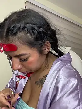 Snapshot of Ivann4 chatting on January 18, 2025, 10:28 pm Ivann4 online show from January 18, 2025, 10:28 pm