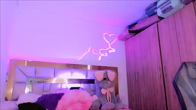 Snapshot of Lucidollts_ chatting on January 13, 2025, 2:11 pm Lucidollts online show from January 13, 2025, 2:11 pm