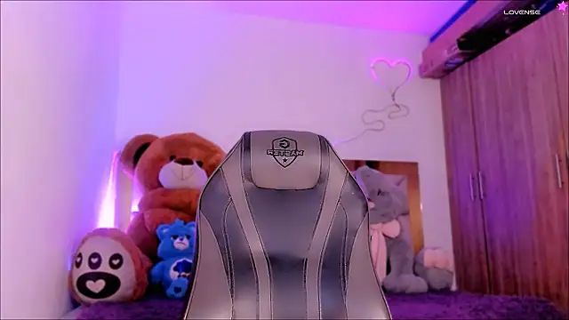 Snapshot of Lucidollts_ chatting on February 4, 2025, 6:25 am Lucidollts online show from February 4, 2025, 6:25 am