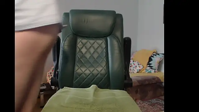 Snapshot of tuttiluss44 chatting on February 21, 2026, 10:27 am tuttiluss44 online show from February 21, 2026, 10:27 am