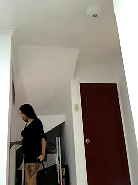 SweetLatiin  online show from September 12, 2025, 9:26 pm