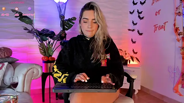 Snapshot of mariablonde_ chatting on October 13, 2025, 8:20 pm mariablonde online show from October 13, 2025, 8:20 pm