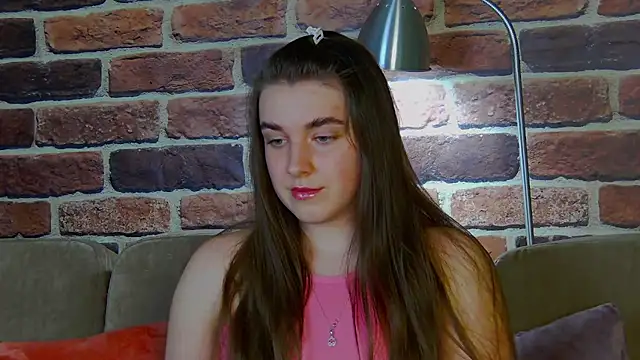 Sofia Hugs online show from April 1, 2026, 5:54 pm