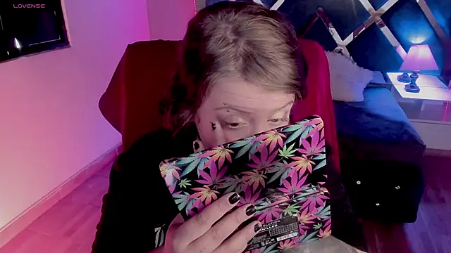 Sabrina scarlett online show from March 14, 2025, 4:51 pm