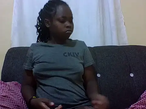 Sweetcecie01 online show from May 18, 2026, 11:32 pm