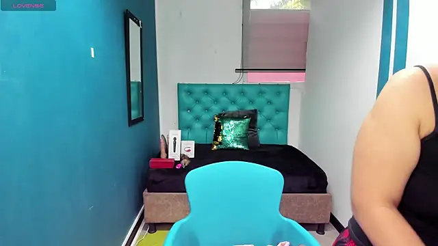 ArielleJones online show from December 4, 2024, 12:14 pm