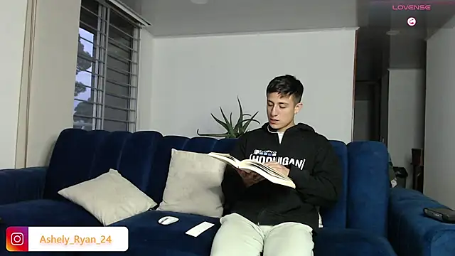 ashely ryan24 online show from March 5, 2025, 11:16 pm