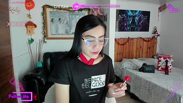 Snapshot of LauGrayJ chatting on February 19, 2025, 8:52 pm LauGrayJ online show from February 19, 2025, 8:52 pm