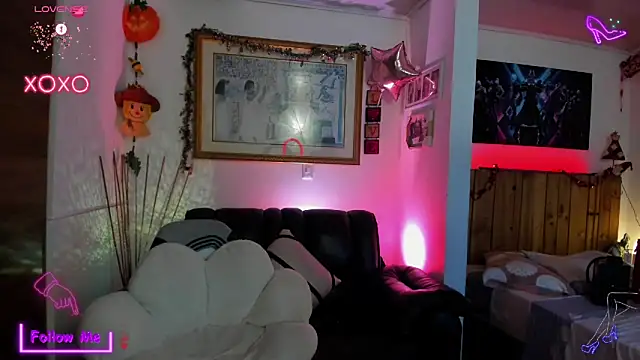 Snapshot of LauGrayJ chatting on March 9, 2025, 9:35 am LauGrayJ online show from March 9, 2025, 9:35 am