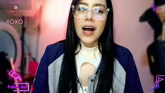 Snapshot of LauGrayJ chatting on October 25, 2025, 10:23 am LauGrayJ online show from October 25, 2025, 10:23 am