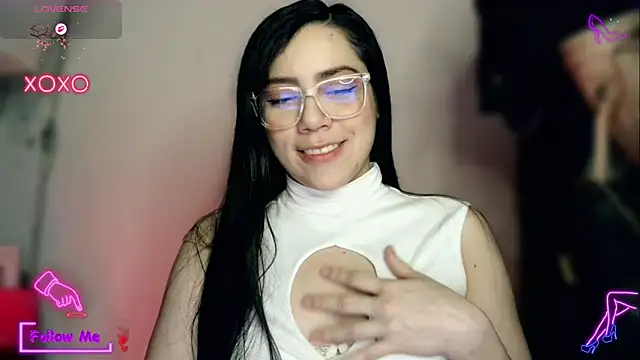 Snapshot of LauGrayJ chatting on November 5, 2025, 2:22 am LauGrayJ online show from November 5, 2025, 2:22 am