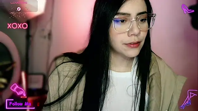 Snapshot of LauGrayJ chatting on November 9, 2025, 6:33 am LauGrayJ online show from November 9, 2025, 6:33 am