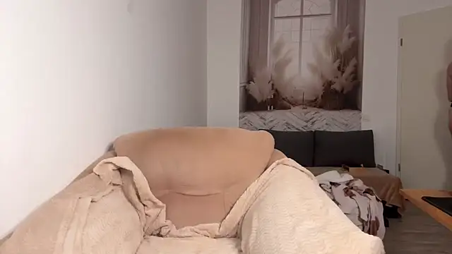 Snapshot of Caliiie-of chatting on October 13, 2025, 6:35 am Caliiie-of online show from October 13, 2025, 6:35 am