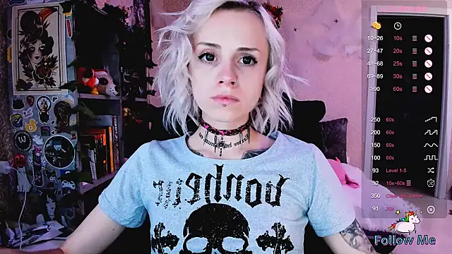 NaniMoore online show from October 10, 2025, 8:41 pm