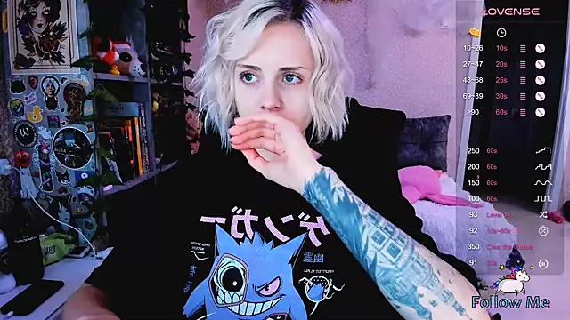 NaniMoore online show from October 18, 2025, 8:42 pm