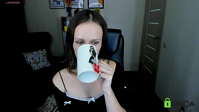 FrancescaCollins online show from October 13, 2025, 11:21 am