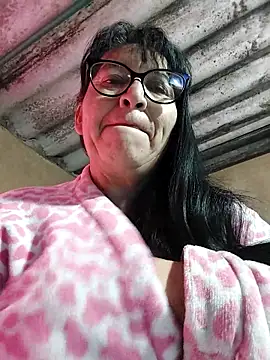 clarita 01 online show from October 31, 2025, 11:00 am