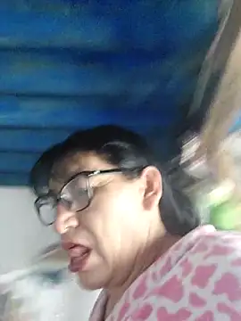 Snapshot of clarita_01 chatting on April 17, 2026, 2:20 pm clarita 01 online show from April 17, 2026, 2:20 pm