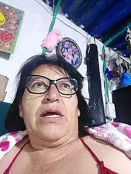 Snapshot of clarita_01 chatting on May 19, 2026, 10:43 am clarita 01 online show from May 19, 2026, 10:43 am