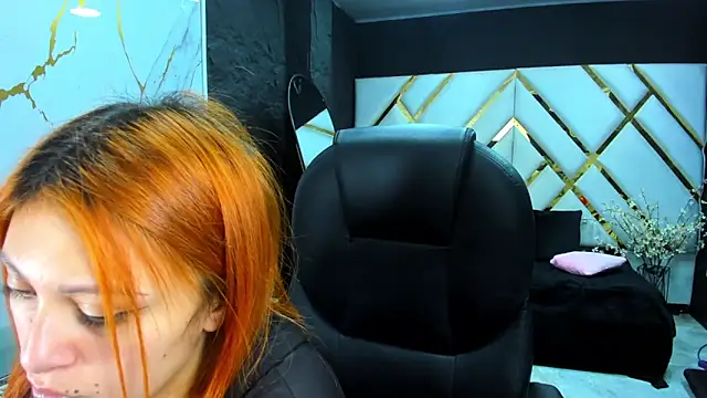 Snapshot of Emmily_Walker chatting on November 8, 2025, 2:56 am Emmily Walker online show from November 8, 2025, 2:56 am