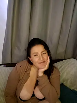 Snapshot of kitty_84 chatting on April 28, 2026, 2:33 pm kitty 84 online show from April 28, 2026, 2:33 pm