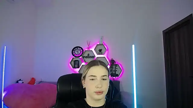 SabrinViolet online show from October 5, 2025, 8:12 am