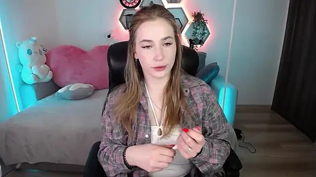 Snapshot of SabrinViolet chatting on April 26, 2026, 8:12 am SabrinViolet online show from April 26, 2026, 8:12 am