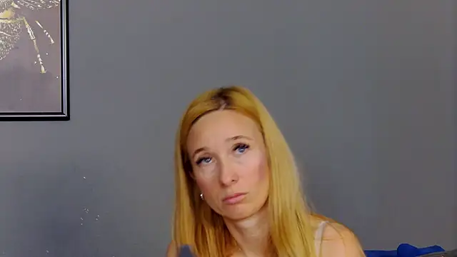 Snapshot of AnneHove chatting on June 15, 2026, 3:53 am AnneHove online show from June 15, 2026, 3:53 am