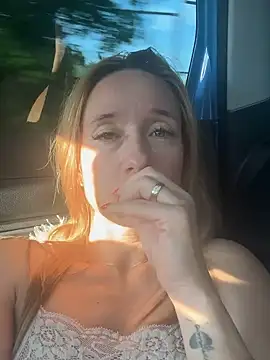 Snapshot of AnneHove chatting on July 18, 2026, 4:11 pm AnneHove online show from July 18, 2026, 4:11 pm