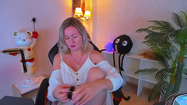 Snapshot of AriFleow chatting on October 22, 2025, 12:38 pm AriFleow online show from October 22, 2025, 12:38 pm