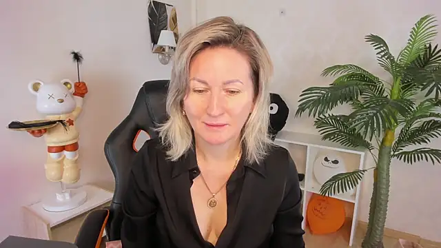 Snapshot of AriFleow chatting on November 30, 2025, 4:38 am AriFleow online show from November 30, 2025, 4:38 am