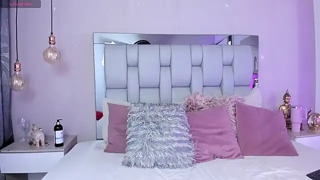 SusanBenett online show from October 12, 2025, 9:58 pm