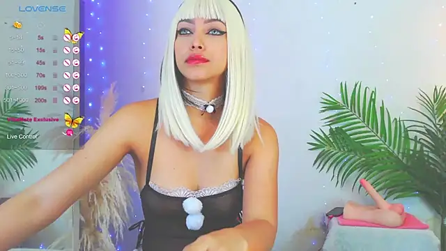 catalina  lovers online show from December 18, 2024, 3:33 pm