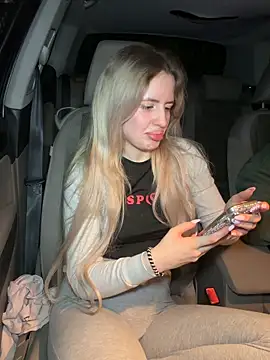 Holly-Glamour online show from May 16, 2026, 12:29 am