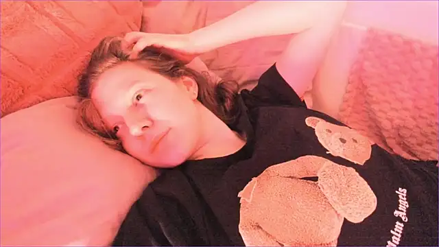 Snapshot of Viktoria_Oliverr chatting on September 22, 2025, 4:58 am Viktoria Oliverr online show from September 22, 2025, 4:58 am