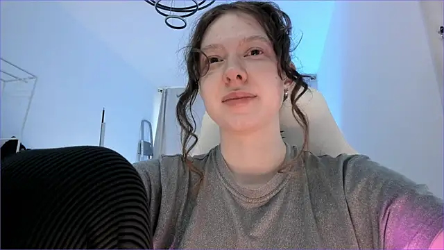 Snapshot of Viktoria_Oliverr chatting on November 14, 2025, 9:08 am Viktoria Oliverr online show from November 14, 2025, 9:08 am