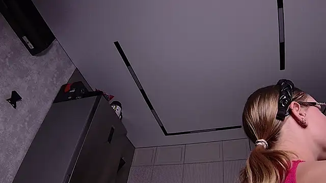 eelizabeth online show from January 30, 2025, 8:22 am