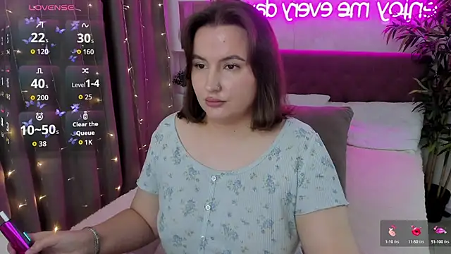 FeralPeach online show from September 18, 2025, 4:03 am