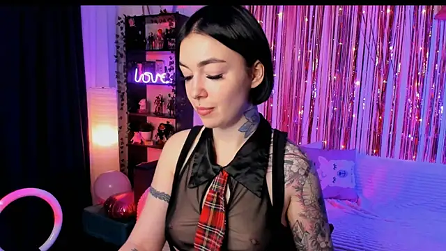 Snapshot of Magic_Allie chatting on October 19, 2025, 7:47 pm Magic Allie online show from October 19, 2025, 7:47 pm