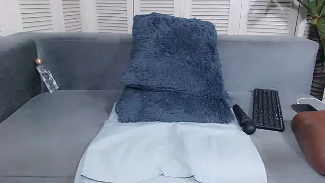 Snapshot of JasmineMoore chatting on December 19, 2024, 1:18 am JasmineMoore online show from December 19, 2024, 1:18 am