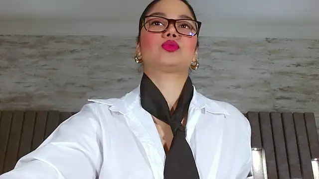 Snapshot of JasmineMoore chatting on November 12, 2025, 9:58 pm JasmineMoore online show from November 12, 2025, 9:58 pm