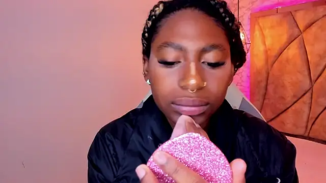 Queen perla  online show from January 11, 2025, 11:45 am