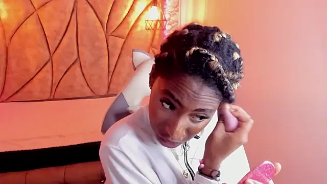 Queen perla  online show from January 12, 2025, 2:52 pm