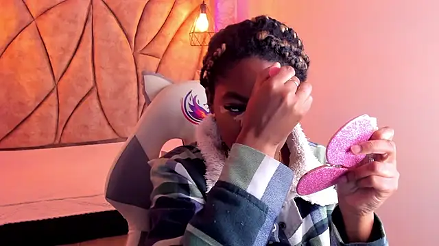 Queen perla  online show from January 15, 2025, 12:15 pm