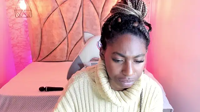 Queen perla  online show from January 31, 2025, 12:18 pm